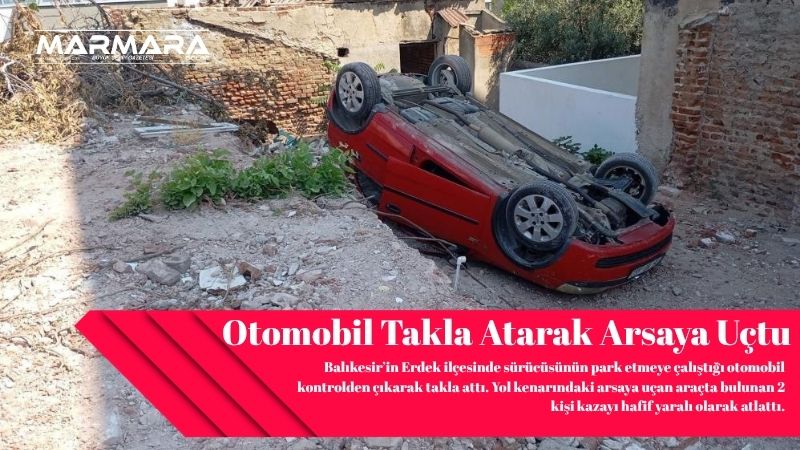 Balıkesir’in Erdek ilçesinde sürücüsünün park etmeye çalıştığı otomobil kontrolden çıkarak