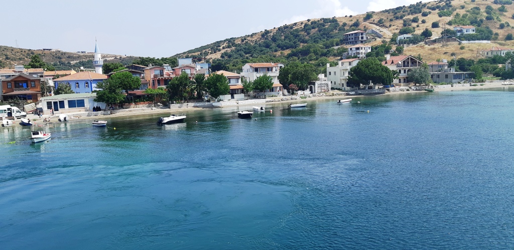 Şehir kalabalığından uzak, doğayla baş başa bir tatil isteyenler Erdek