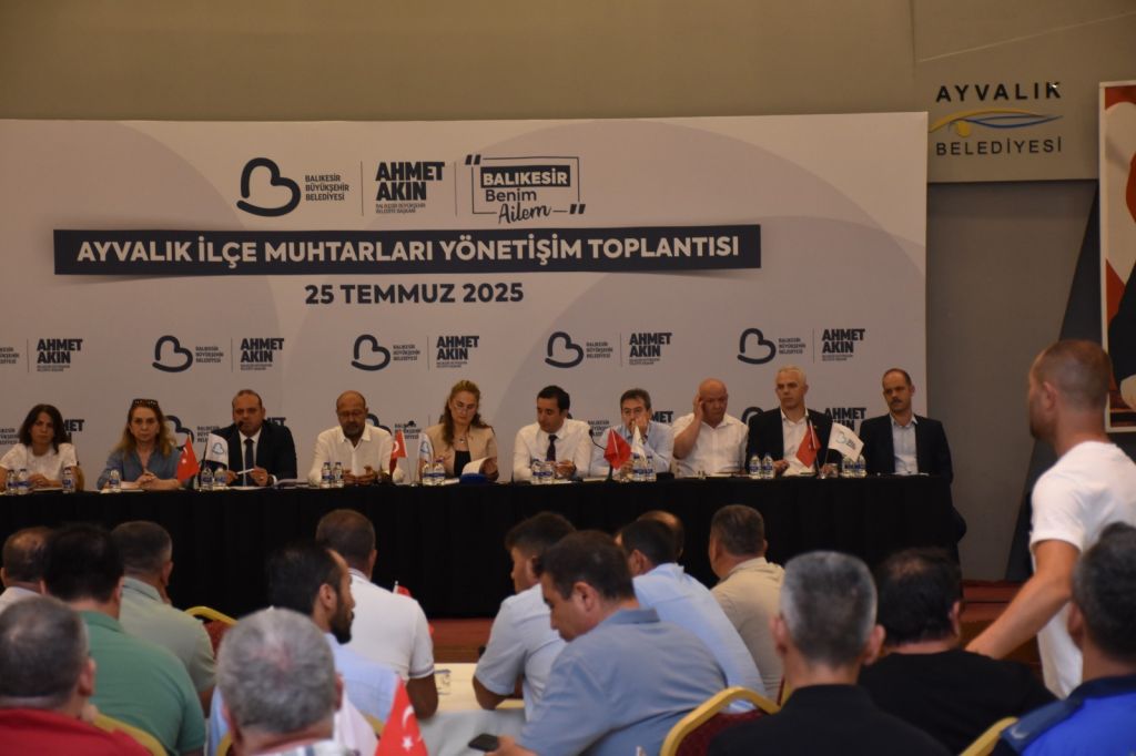 Balıkesir Büyükşehir Belediyesi, Muhtarlar Yönetişim Toplantısı’nda Ayvalık’taki mahalle muhtarlarıyla bir