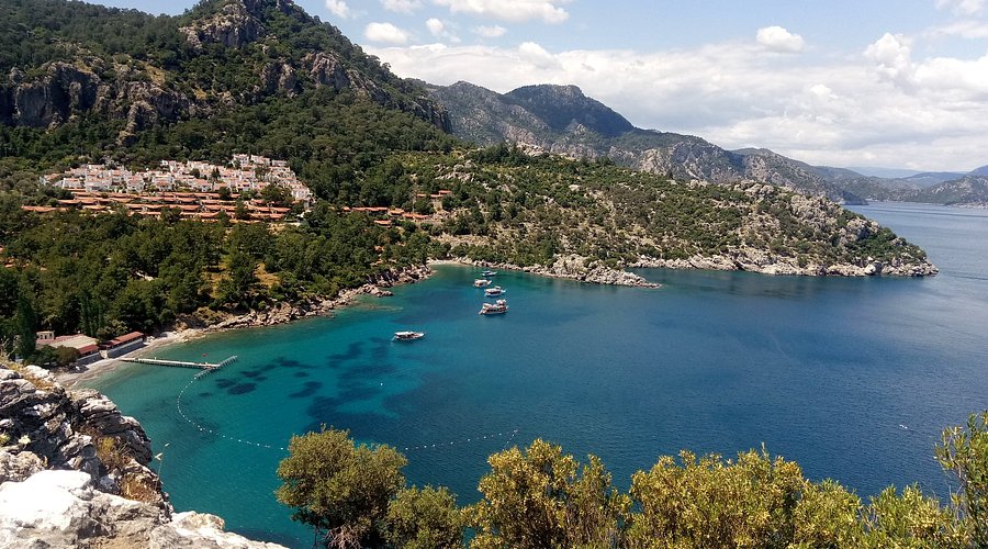 Ege’nin saklı cennetlerinden Turunç Koyu, huzurun ve doğanın iç içe