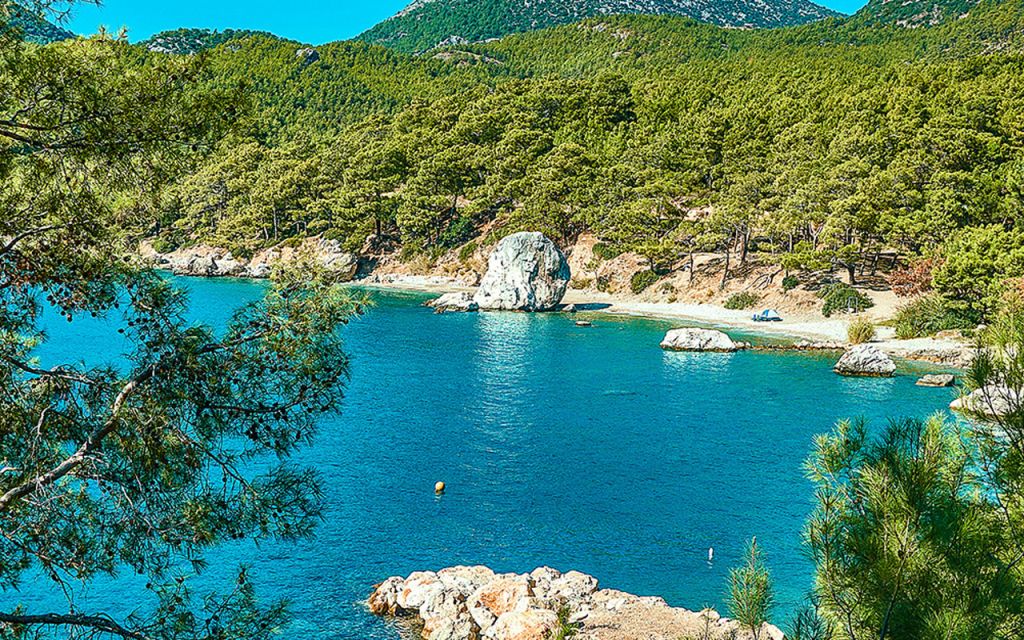 Antalya’nın Kumluca ilçesi, yalnızca turkuaz sularıyla değil, aynı zamanda tarih