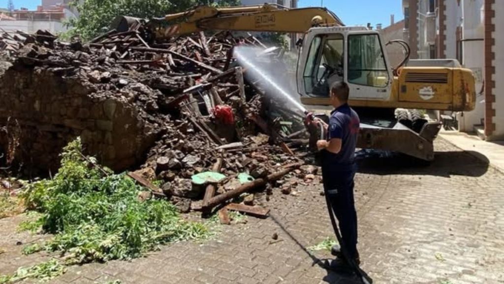 Bigadiç Belediyesi, çevre ve insan sağlığını tehdit eden metruk yapılarla