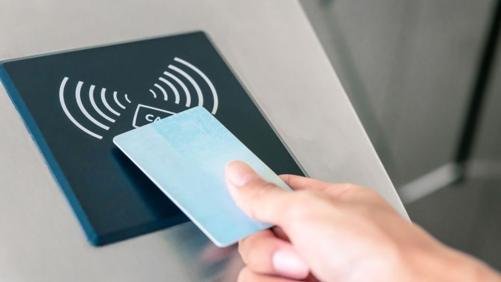 İçişleri Bakanı Ali Yerlikaya, spor güvenliğiyle ilgili düzenlenen değerlendirme toplantısında