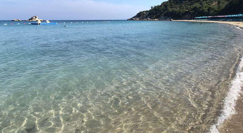İzmir’in Urla ilçesinde yer alan Kum Plajı, sığ ve tertemiz