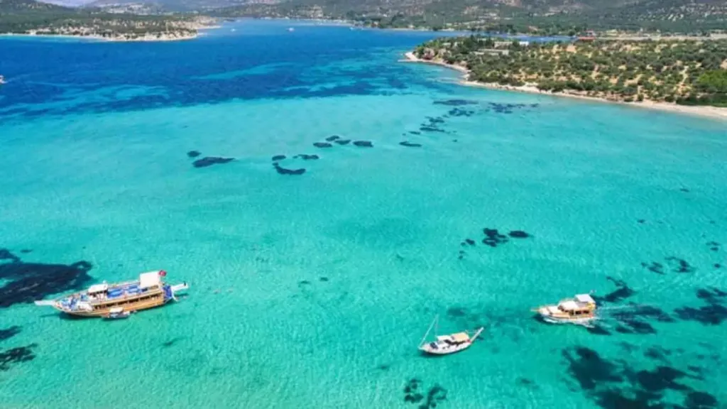 Ege’de Çeşme ve Bodrum’a Rakip Yeni Tatil Gözdesi izmir dikilide adeta maldivler bademli killik koyuna nasil gidilir - Marmara Bölge Gazetesi