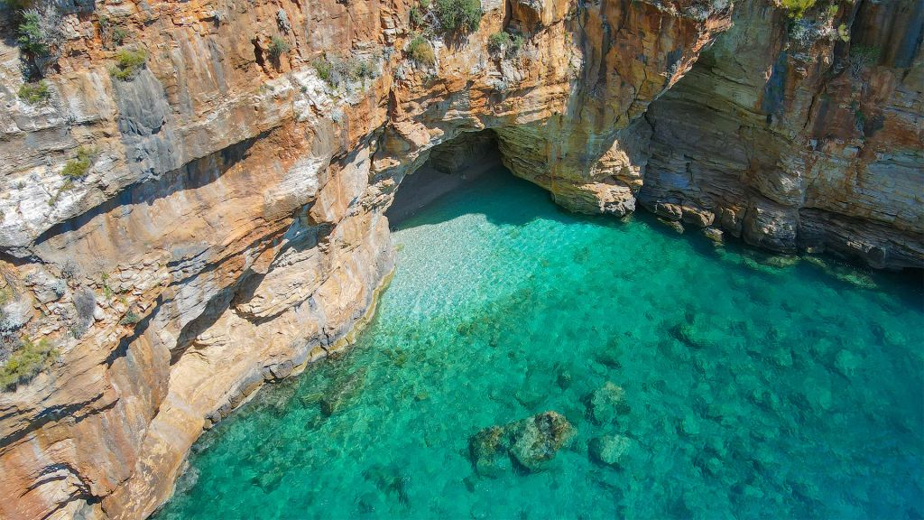 Kalabalıklardan uzak, huzur dolu bir kıyı hayal ediyorsanız, Balıkesir’in Marmara