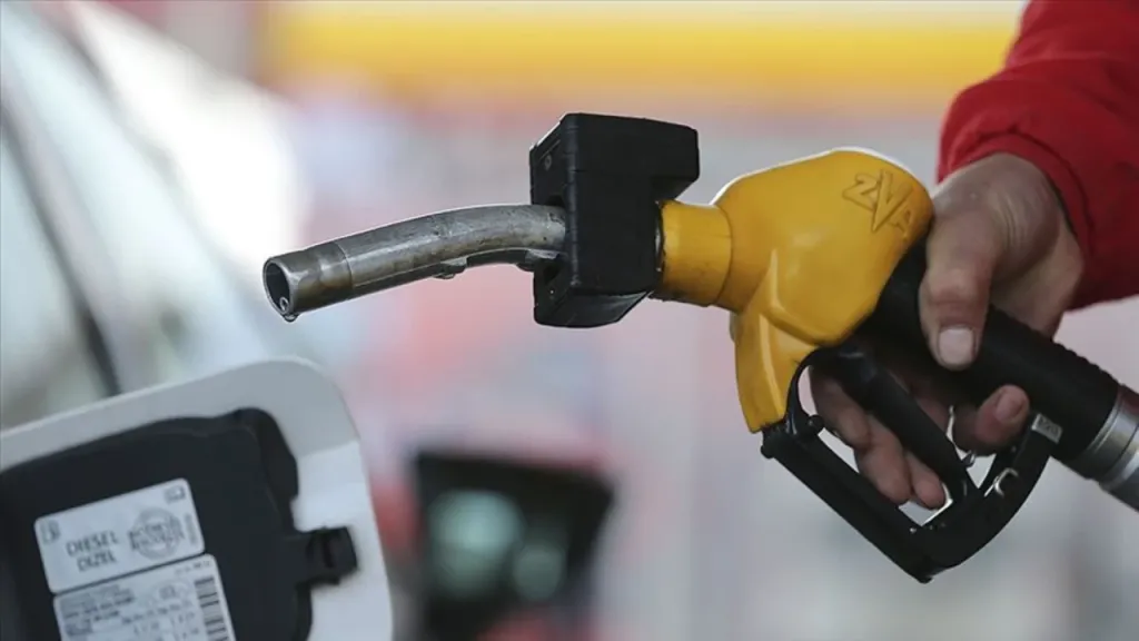 Petrol fiyatlarındaki dalgalanmalar ve döviz kurundaki değişiklikler, akaryakıt fiyatlarına yansımaya
