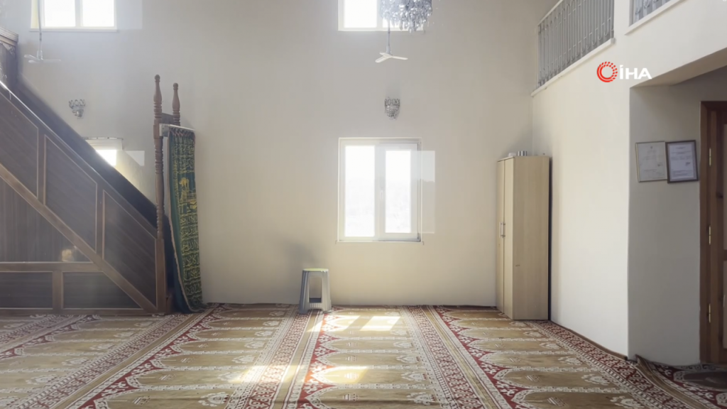 Tüm Köy Kül Oldu, Camiye Hiçbir Şey Olmadı! Görenler Gözlerine İnanamadı orman yangininda tum koy kule dondu bir tek oraya alevler dokunmadi tuyleri diken diken eden goruntuler 36cc3a - Marmara Bölge Gazetesi