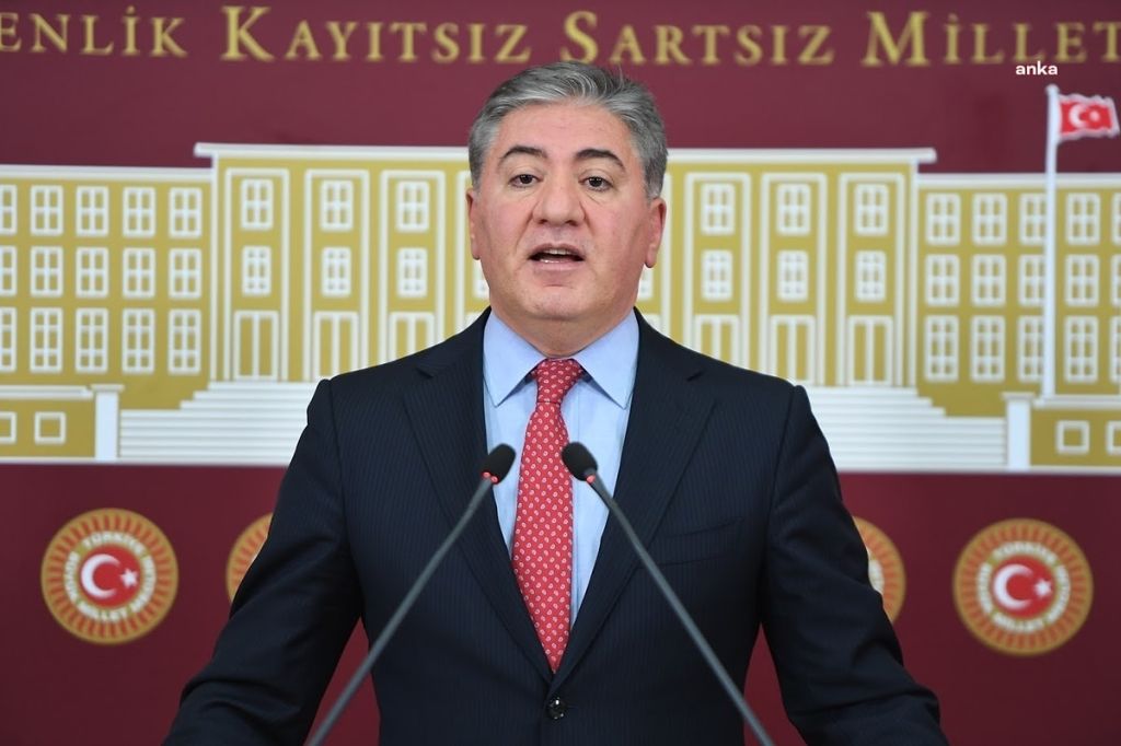 CHP Grup Başkanvekili Murat Emir, Adıyaman’da düzenlenen mitingde konuşmasının ardından