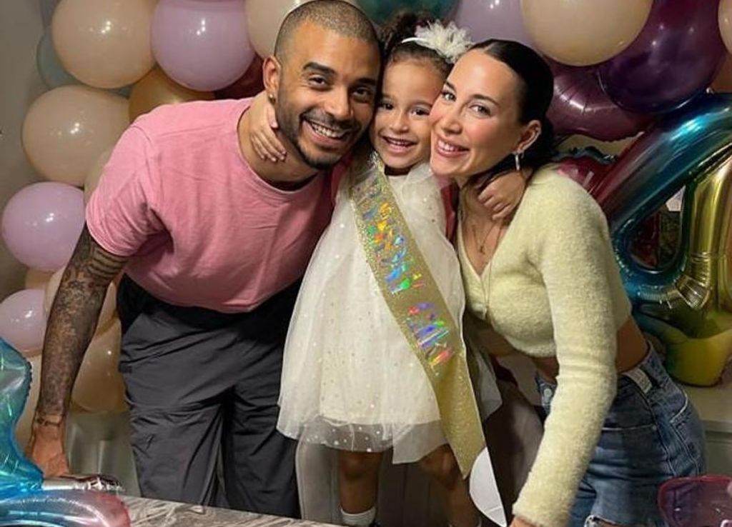 İhanet söylentileri sonrası 8 yıllık evliliğini sonlandıran Duygu Çavdar, kızıyla