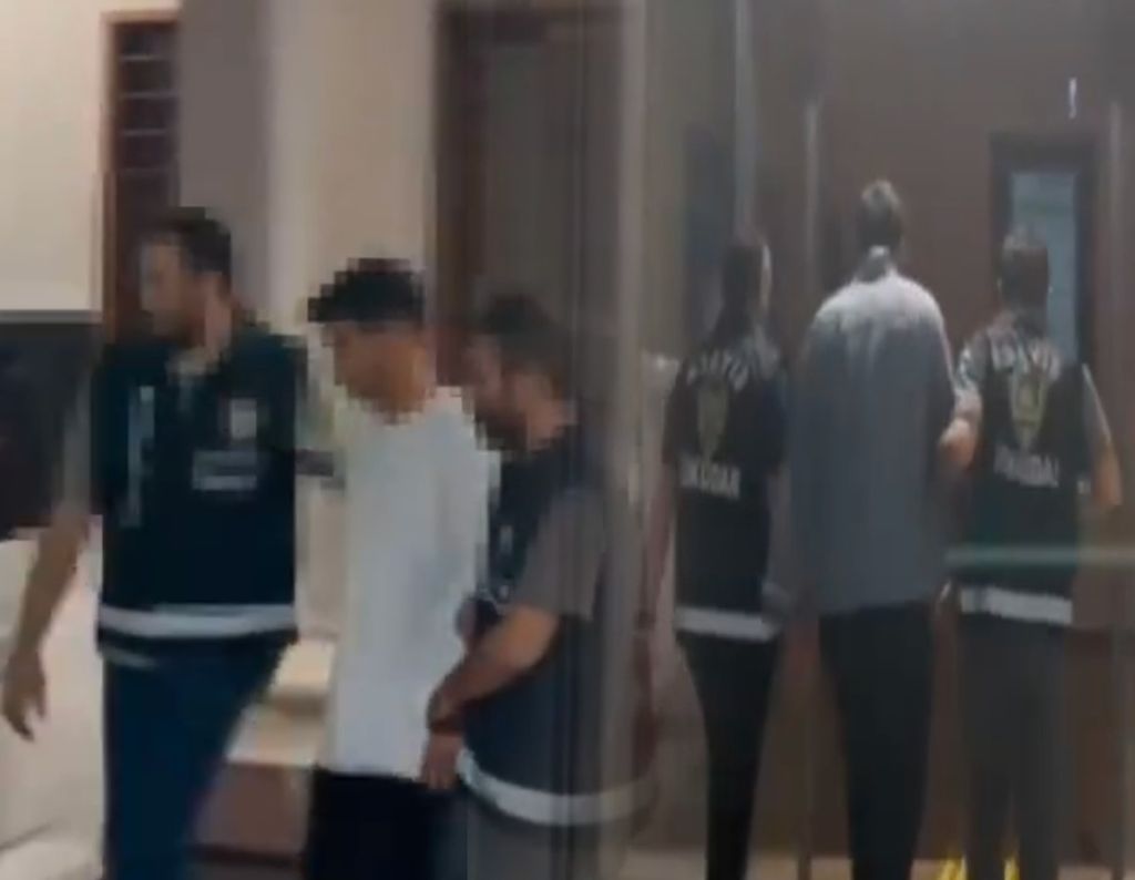 İki Fenomen Sokakta Kapıştı! s 9056dba88b950eb215864cabd637661d113692a8 - Marmara Bölge Gazetesi