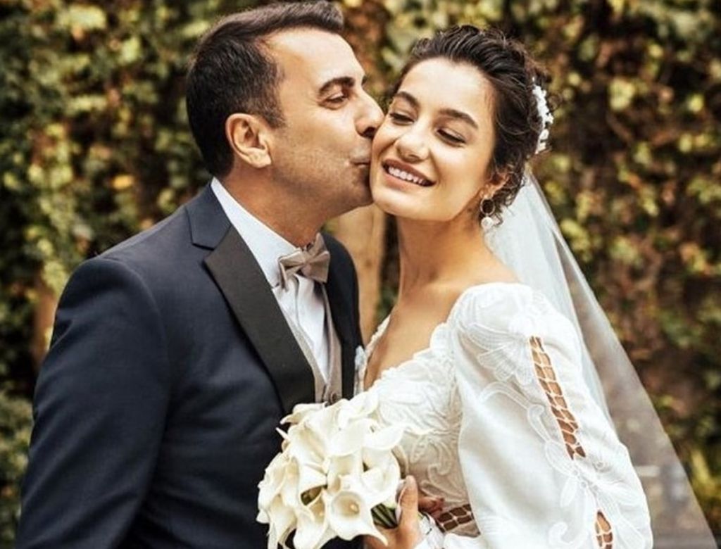 Tiyatrodan televizyona, sinemadan seslendirmeye kadar uzanan başarılı kariyeriyle dikkat çeken