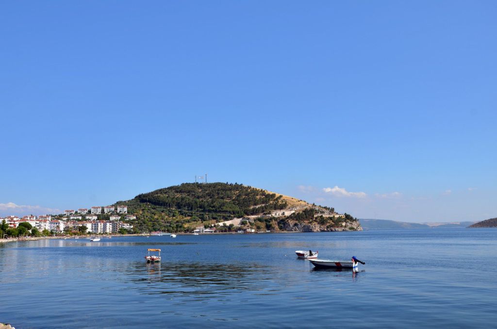 Balıkesir'in Erdek ilçesine bağlı Turanköy, sessizliği ve doğallığıyla huzur arayanların