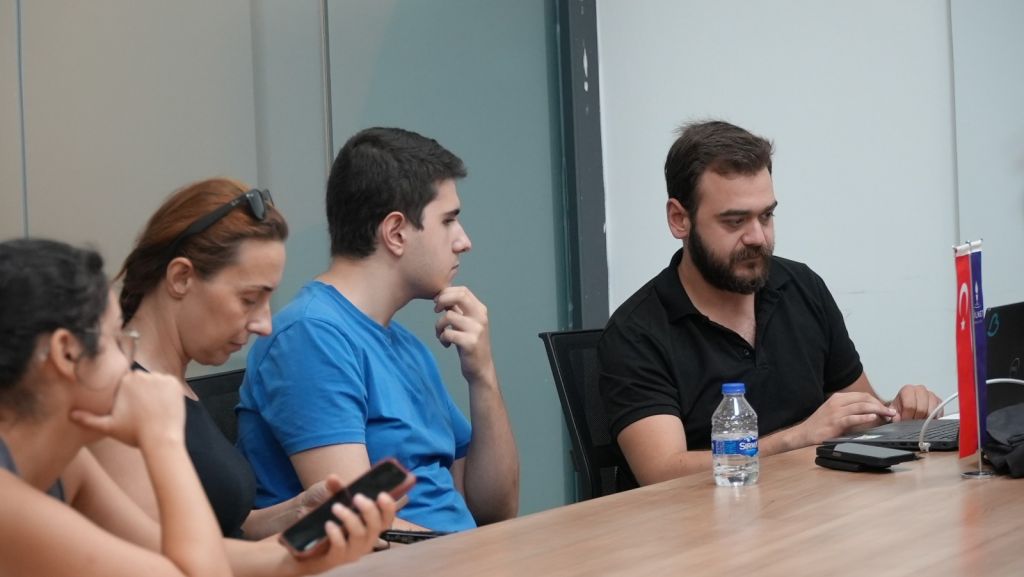 Ahmet Akın Tercih Sürecinde Gençlerin Yanında 2 1 - Marmara Bölge Gazetesi