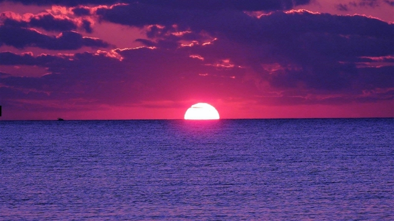 Türkiye’nin dört bir yanında, gökyüzünü turuncu ve kızıl tonlara boyayan