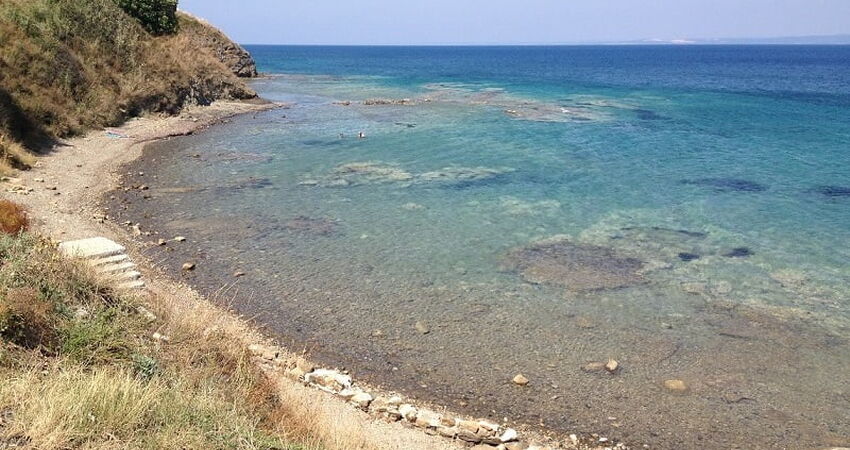 Saros Körfezi’nin berrak sularıyla buluşan Güneyli Plajı, Çanakkale’nin huzur arayanlara