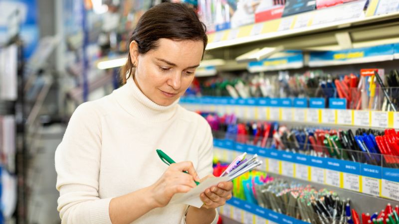 Okullar açılmadan önce velilerin en çok konuştuğu konu kırtasiye masrafları