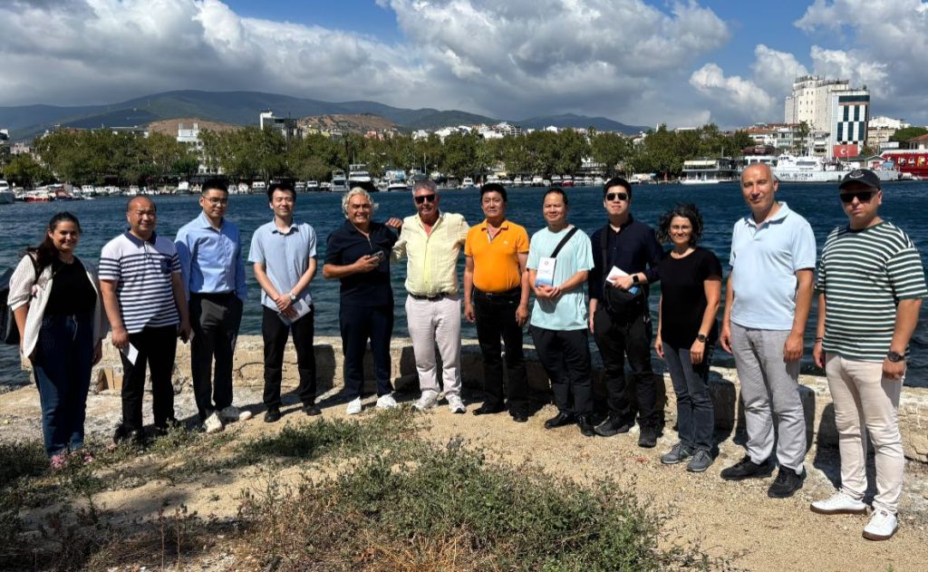 Erdek Belediye Başkanı Burhan Karışık, Çin’in Şanghay kentinden gelen Jiangsu