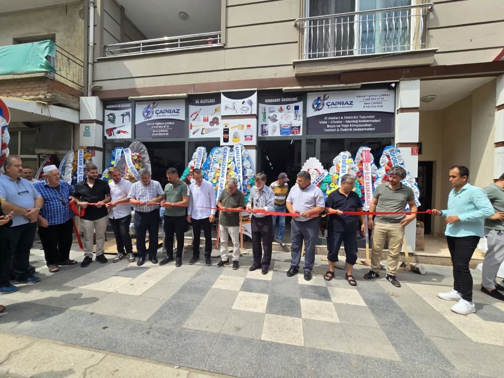 Sındırgı’da esnaflı geleneği sürdü! Aziz Çapraz’ın oğulları Kemal Yiğithan ve