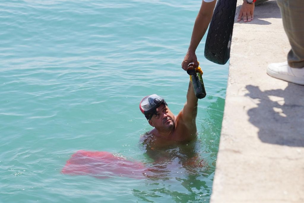 Ayvalık’ta Deniz Temizliği: Dalgıçlar Çöple Yarıştı! 527607048 18493274641064151 5302716162368875531 n - Marmara Bölge Gazetesi