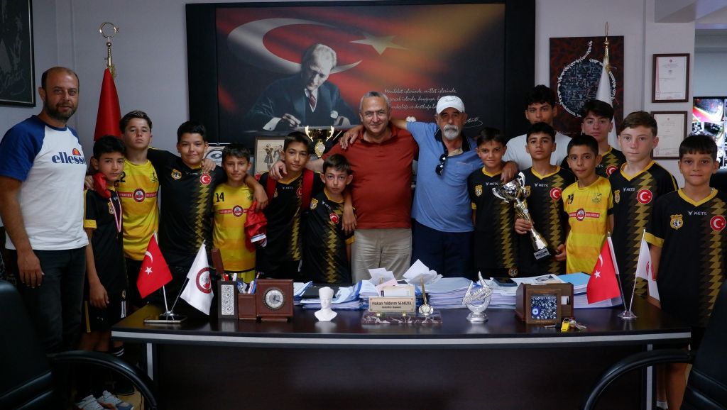 Yalova’da düzenlenen U12 Futbol Turnuvası’nda şampiyon olan Beş Eylül Spor