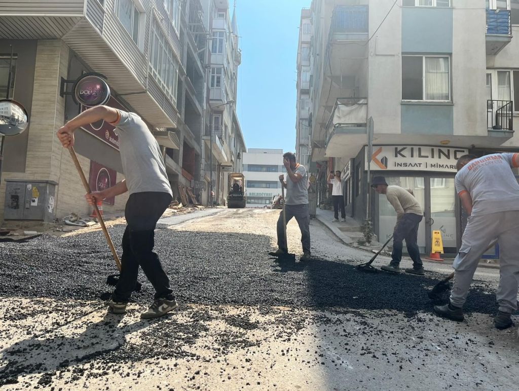 Bandırma’da Her Mahalleye Güvenli ve Konforlu Yol 529463145 18321658456225400 2706518123240176782 n - Marmara Bölge Gazetesi