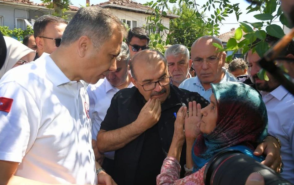 Balıkesir’in Sındırgı ilçesinde meydana gelen 6,1 büyüklüğündeki depremin ardından İçişleri