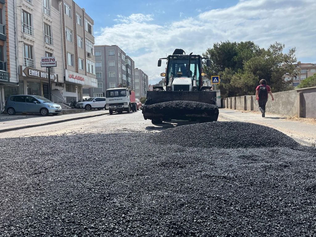 Bandırma Belediyesi, şehir genelinde yol konforunu ve güvenliğini artırmak amacıyla