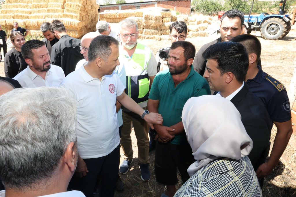 Kepsut’ta Yangın Faciası: Bakan Yerlikaya Mağdur Çiftçiye Sahip Çıktı 530761618 1219476646530712 9000700935517847269 n - Marmara Bölge Gazetesi