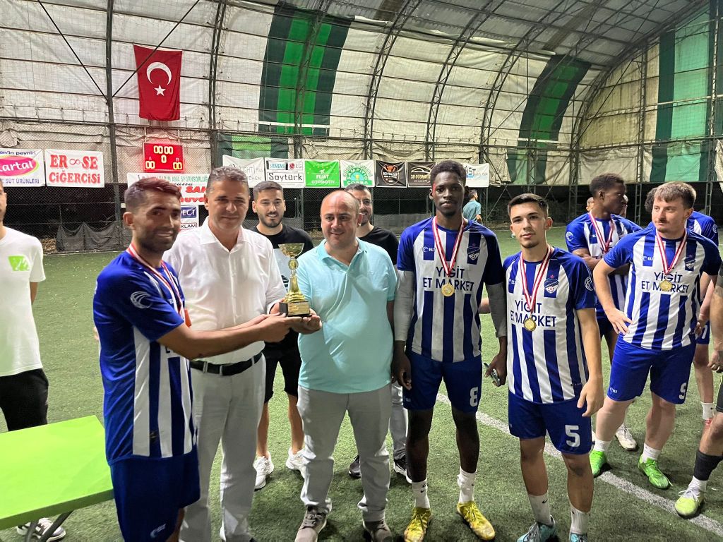 Gönen’de düzenlenen futbol turnuvası, heyecan dolu mücadelelere sahne oldu. Finalde