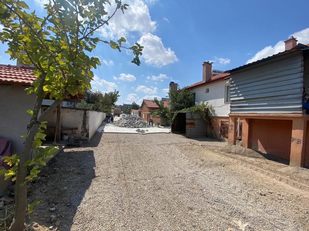 Bigadiç Belediyesi, ilçeye bağlı Çömlekçi ve Köseler Mahalleleri’nde devam eden