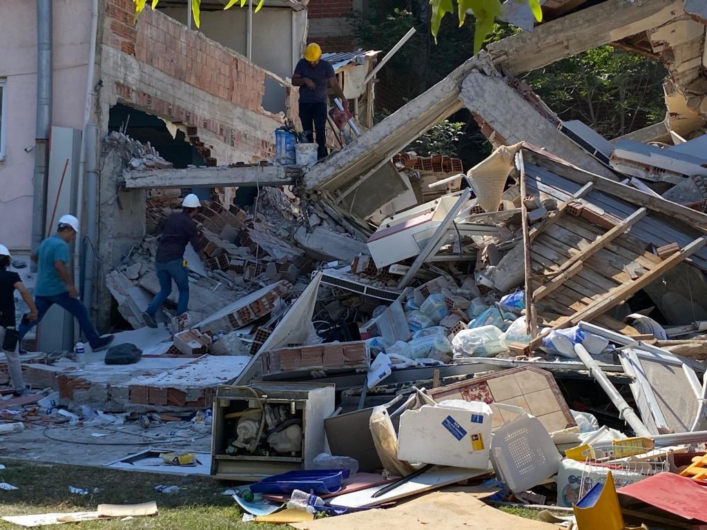 Sındırgı’da Deprem Bölgesinde Kritik İnceleme! 534806701 1195790105911512 3662797475699491767 n - Marmara Bölge Gazetesi