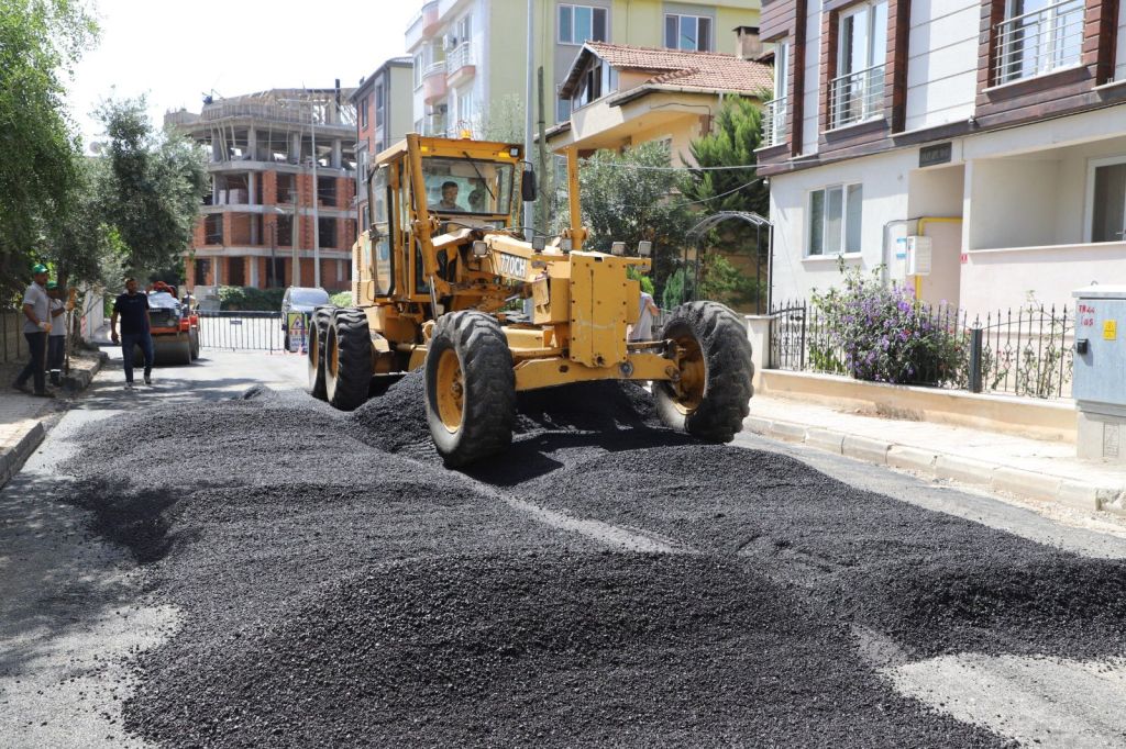 Balıkesir’in Gönen ilçesinde altyapı ve yol yenileme çalışmaları hız kesmeden