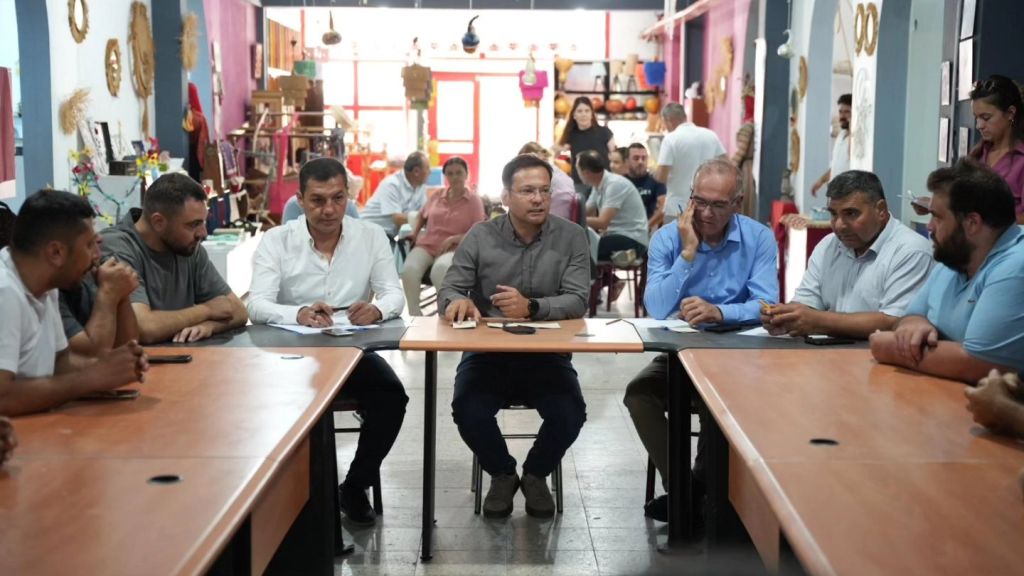 Sındırgı Belediyesi, depremden zarar gören iş yerleri için harekete geçti.