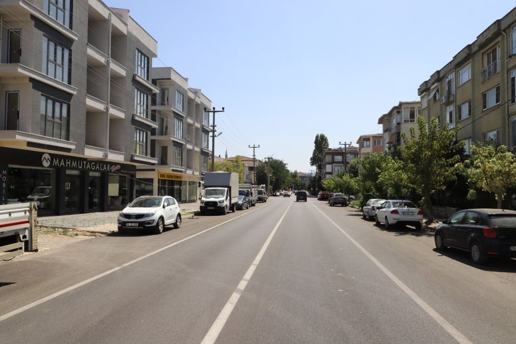 Gönen Belediyesi, kent estetiğini artıran çalışmalarına hız kesmeden devam ediyor.