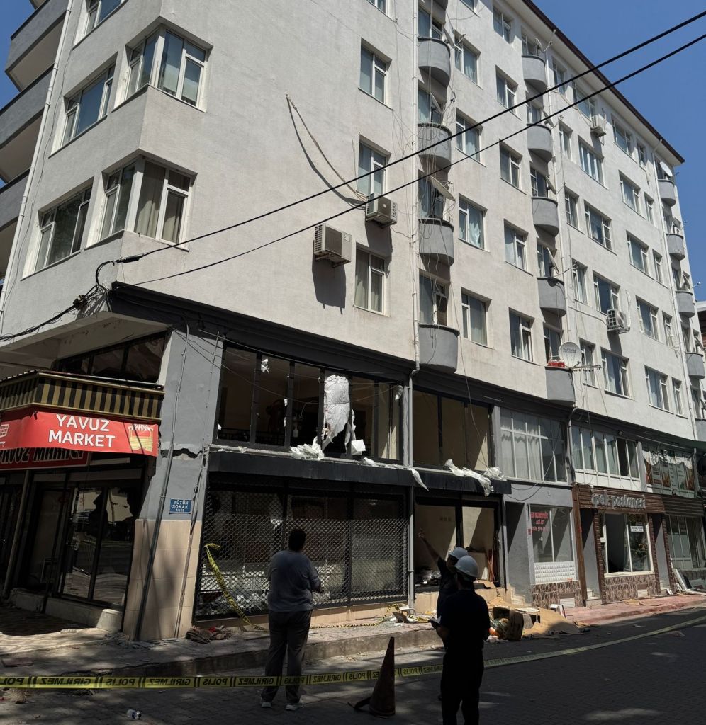 Sındırgı’da Deprem Bölgesinde Kritik İnceleme! 536272336 1195790142578175 7766249583558828876 n - Marmara Bölge Gazetesi