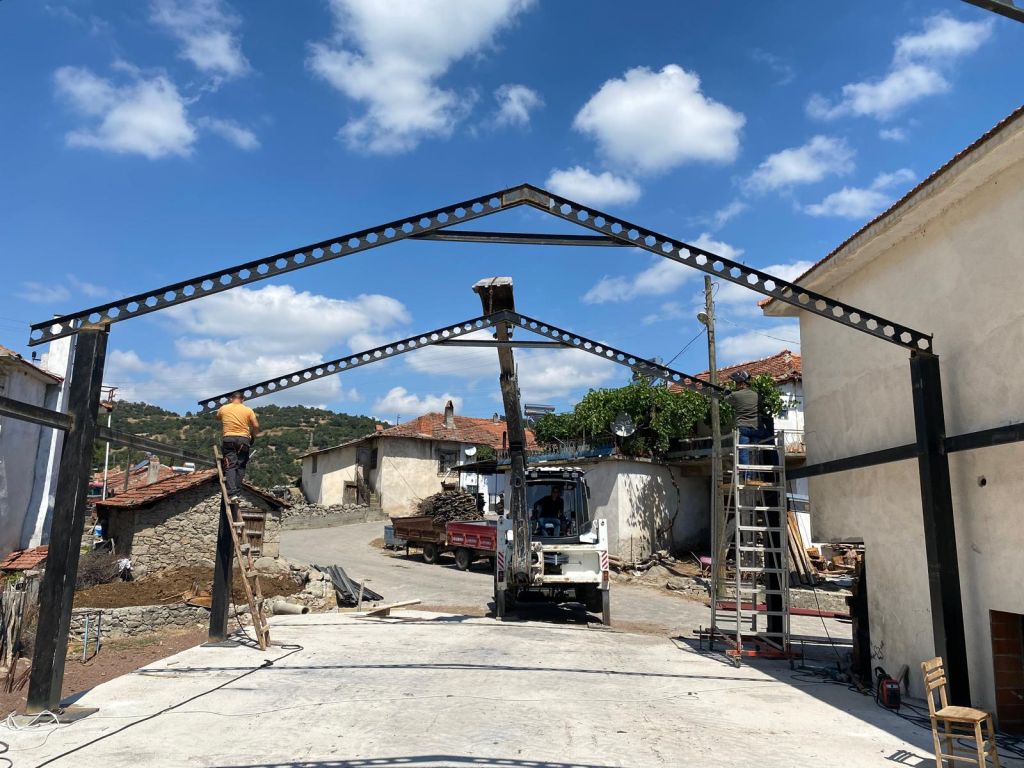 Bigadiç Belediyesi tarafından İğciler Mahallesi’nde yapımı devam eden çok amaçlı