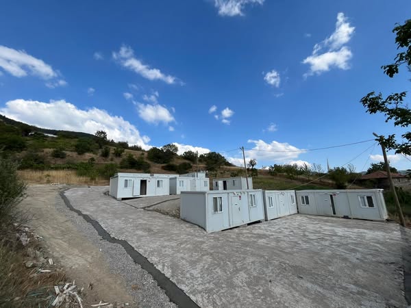 Bigadiç Belediye Başkanı Mustafa Göksel, Köseler Mahallesi’nde vatandaşların ihtiyaçlarını karşılamak