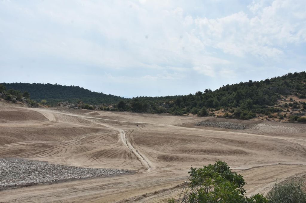 Balıkesir’in Bigadiç ilçesinde yapımı süren Değirmenli Göleti Rezervuar Islahı projesinde