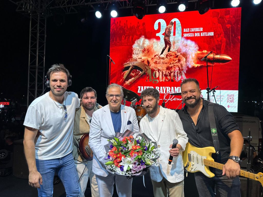 Bandırmalılar Geç Saatlerde Meydanlara Akın Etti! 540689756 1320760139406336 2973311395446163341 n - Marmara Bölge Gazetesi