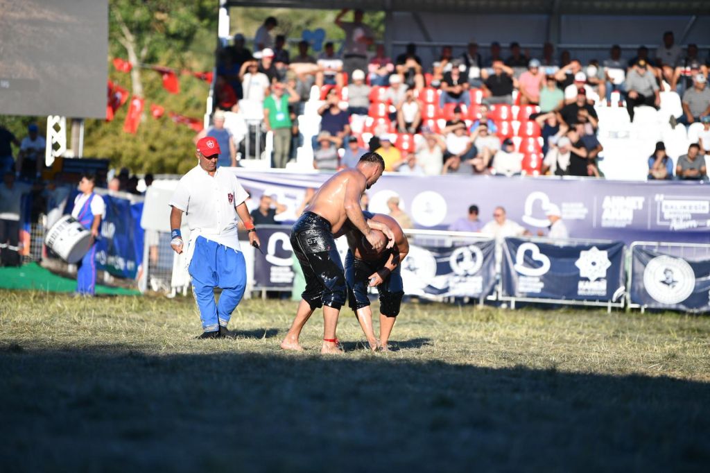 65. Geleneksel Kurtdereli Mehmet Pehlivan Yagli Gureslerinin Baspehlivani Orhan Okulu 6 - Marmara Bölge Gazetesi