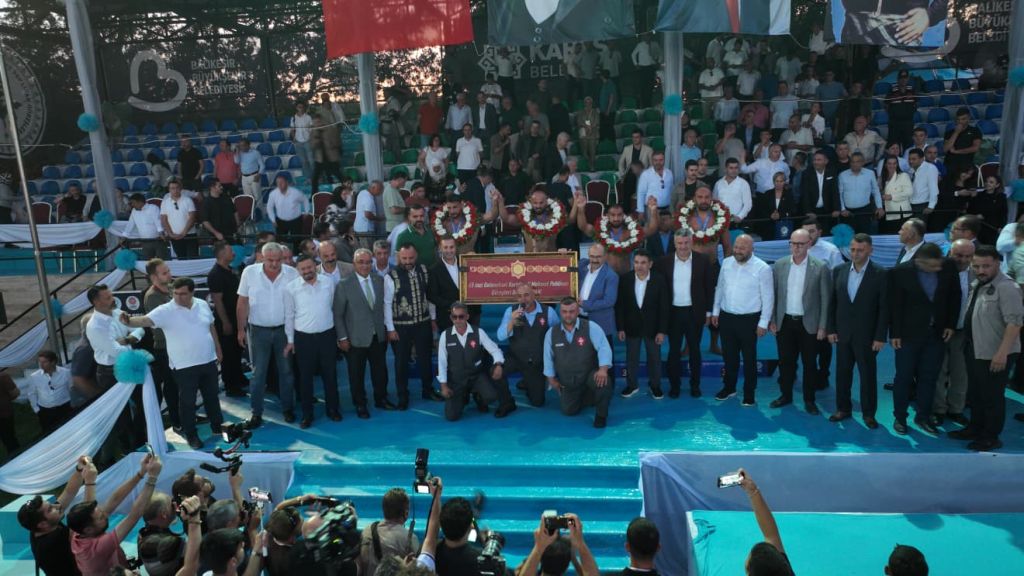 65. Geleneksel Kurtdereli Mehmet Pehlivan Yagli Gureslerinin Baspehlivani Orhan Okulu 7 - Marmara Bölge Gazetesi