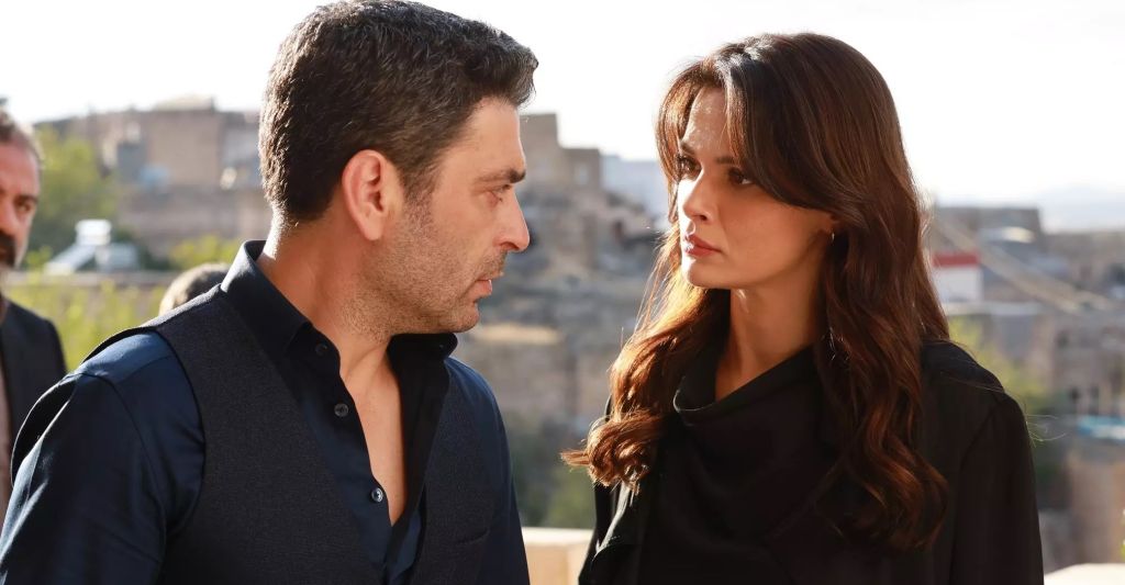 Geçtiğimiz sezona damga vuran ve Kanal D ekranlarında yayınlanan "Uzak