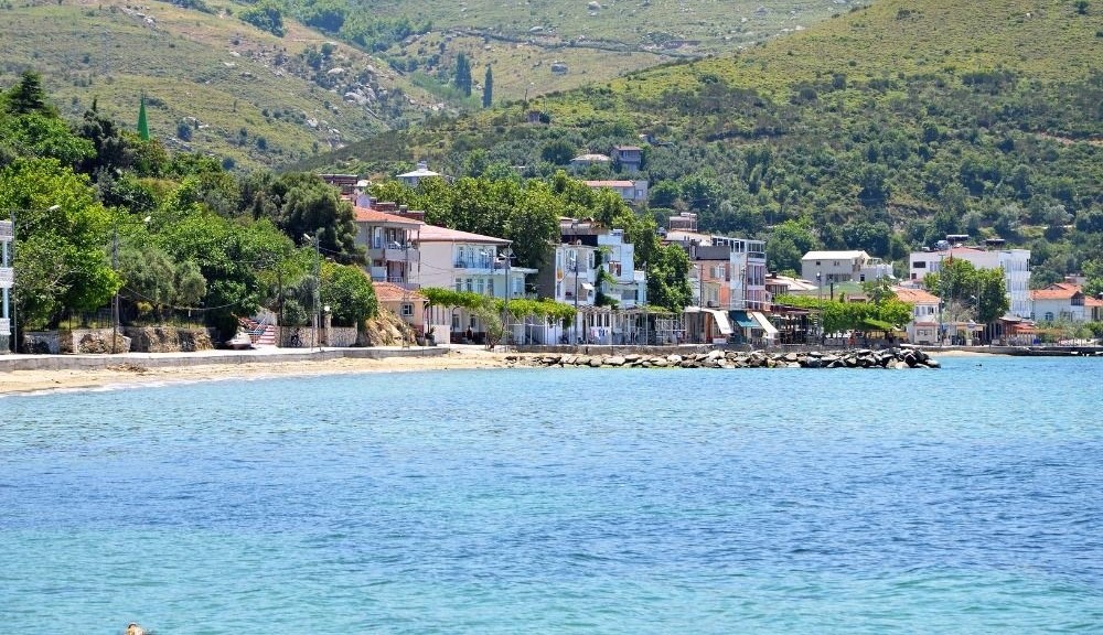 Marmara Denizi’nin huzurlu sularında konumlanan Marmara Adası, birbirinden güzel köyleriyle