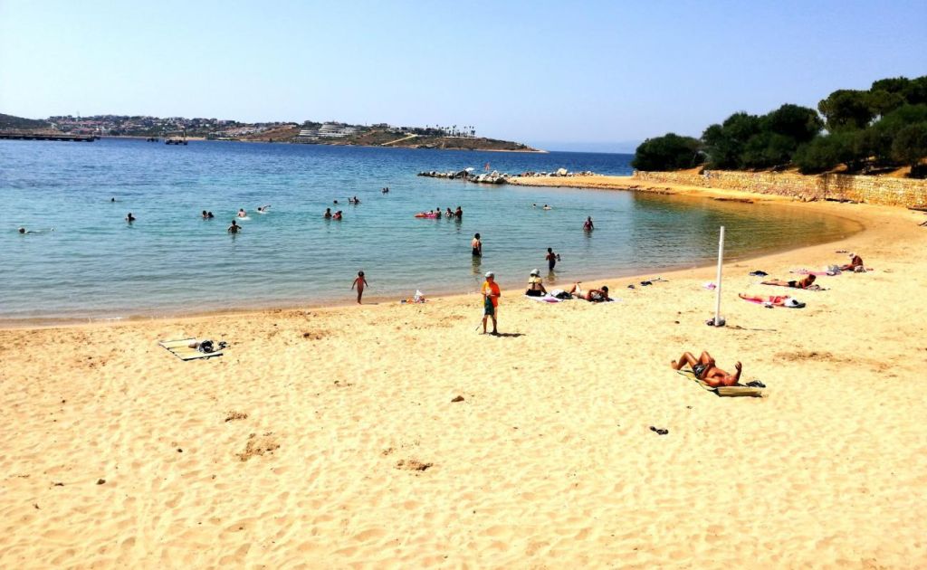 Ücretsiz Şezlong, Temiz Deniz, Engelsiz Erişim: İzmir’deki Cennet Plaj 792202695 - Marmara Bölge Gazetesi