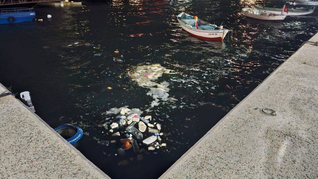 Bandırma’da Lodos Sonrası Çevre Felaketi: Denizden Çöp Fışkırdı AW509540 01 - Marmara Bölge Gazetesi