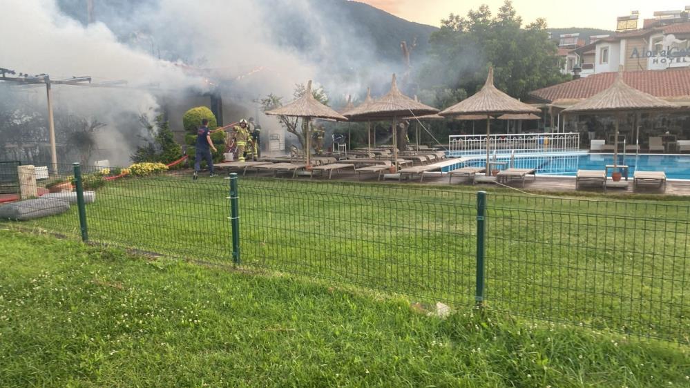 Erdek’te Otel Yangını! AW510329 02 - Marmara Bölge Gazetesi