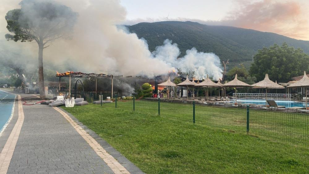 Erdek’te Otel Yangını! AW510329 03 - Marmara Bölge Gazetesi