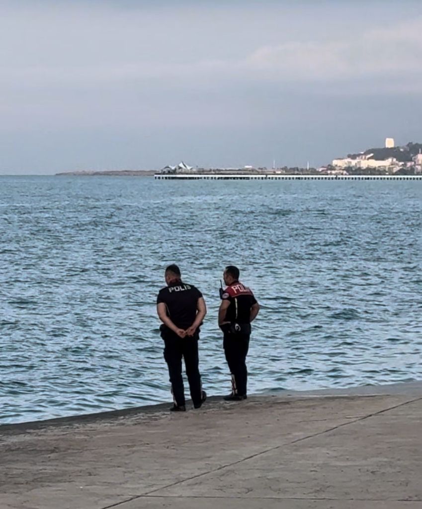 Polisten Kaçarken Denize Atladı: Yorulunca Kendi İsteğiyle Teslim Oldu AW511059 03 - Marmara Bölge Gazetesi