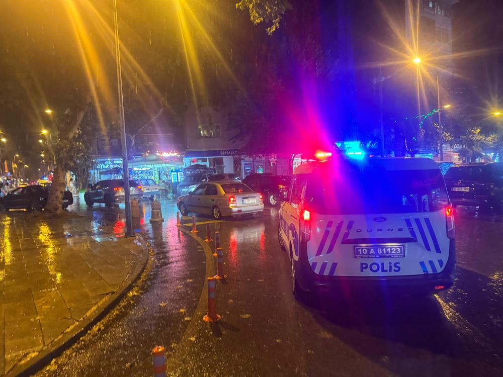 Bandırma ve Erdek Yağmura Teslim! AW512357 02 - Marmara Bölge Gazetesi
